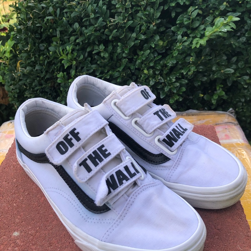 Vans Unisex’s White with Black Side Stripe and 'Off The Wall' Velcro Sneakers